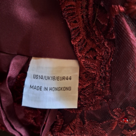 Sheath/Column V-neck Sweep Train Lace Mother of the Bride Dresses #F23M411 - Picture 7 of 13